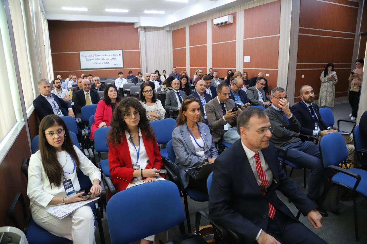 University logo on a cake